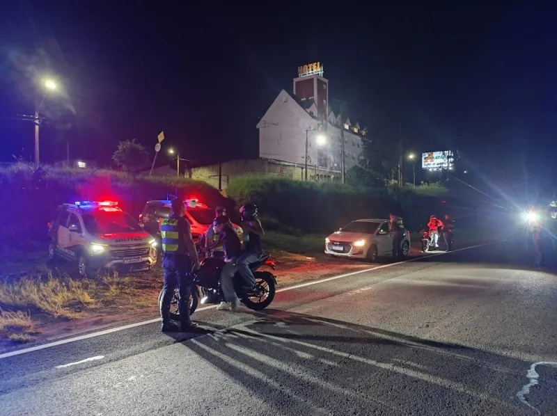 Ações prenderam oito pessoas por descaminho, tráfico de drogas e embriaguez ao volante.