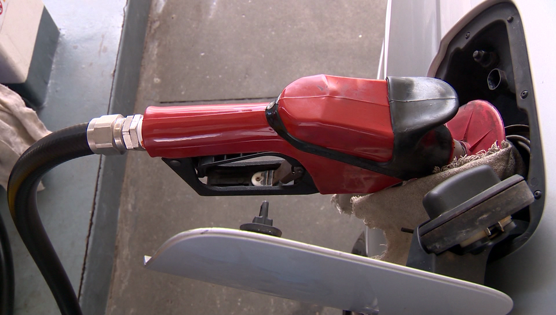 Concorrência do etanol e subvenção fazem preço da gasolina cair