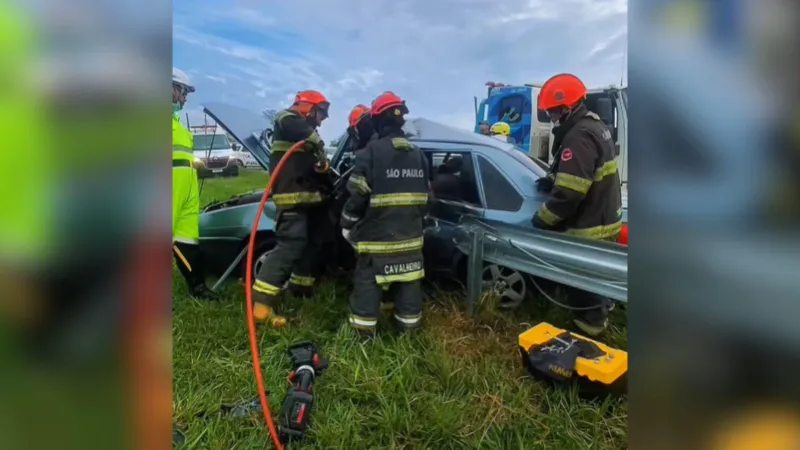 Homem, de 43 anos, teve ferimentos graves e foi hospitalizado.