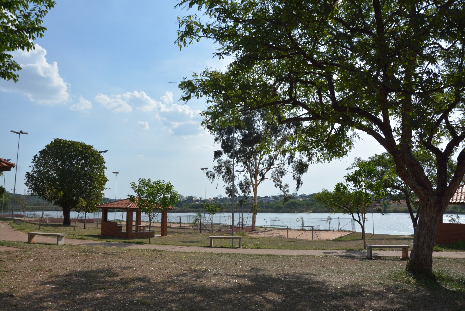 Local abre todos os dias, inclusive aos fins de semana e feriados.