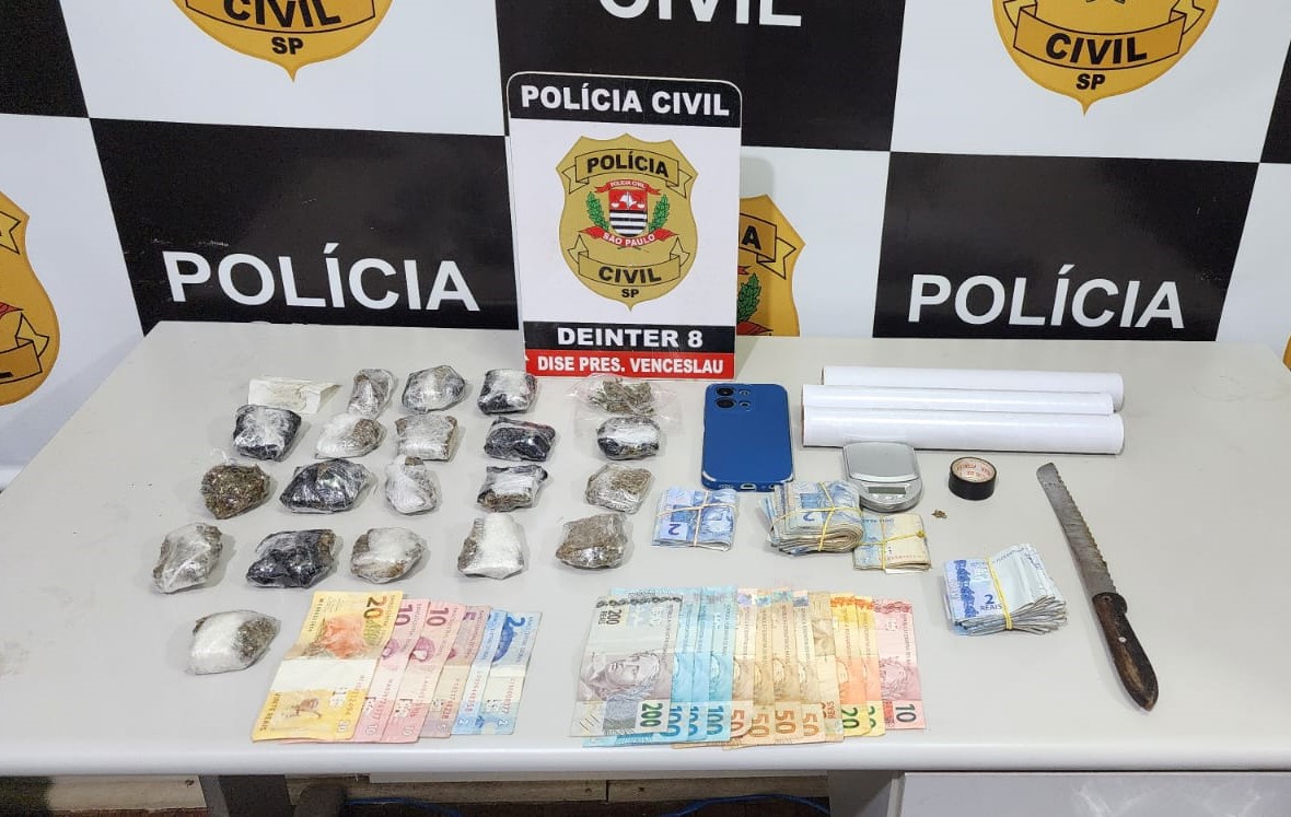 Também foram apreendidos petrechos utilizados para o tráfico de drogas.