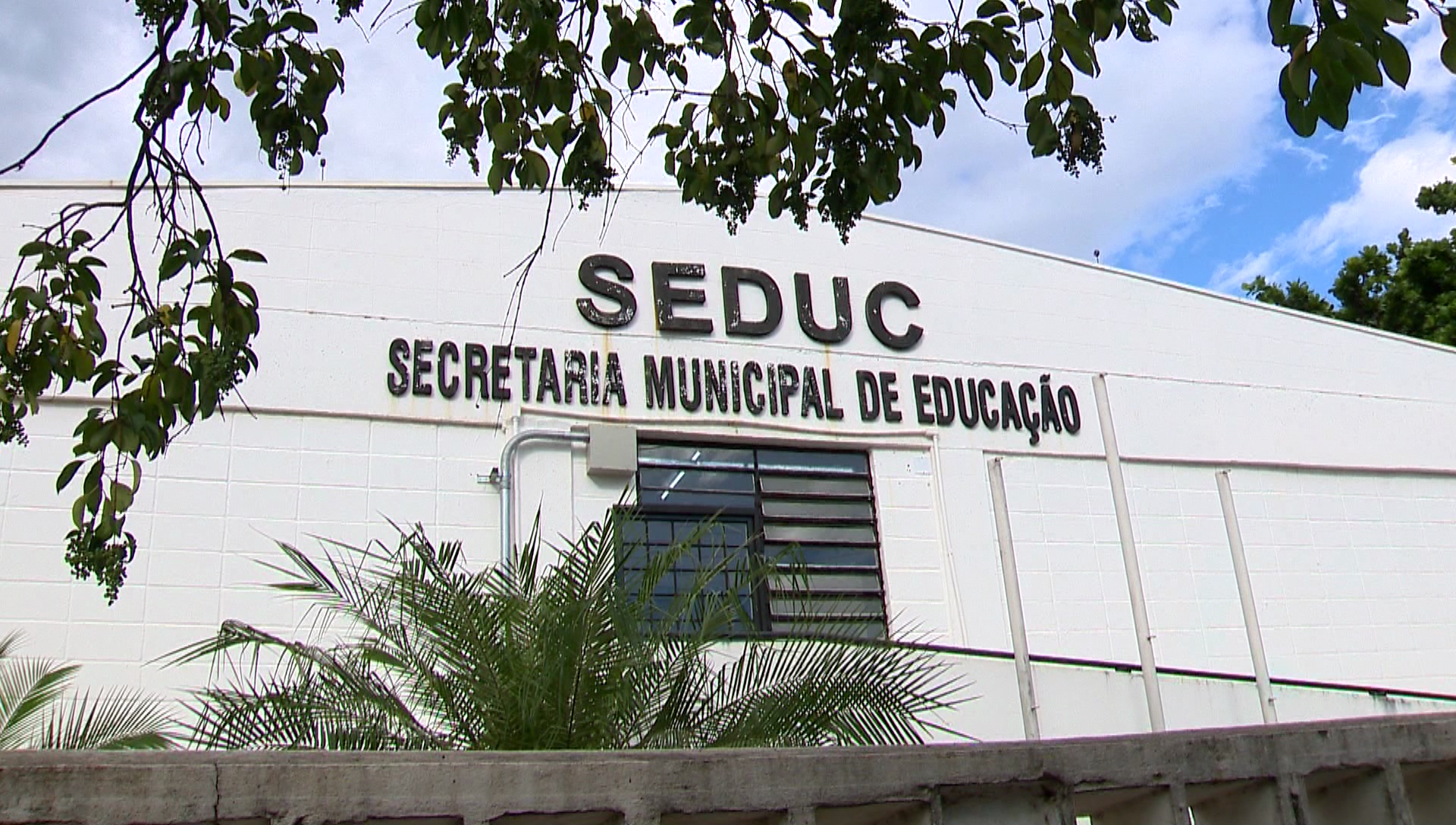 Seduc adotou medidas cautelares de redirecionamento de funcionário e abertura de processo administrativo para apuração.