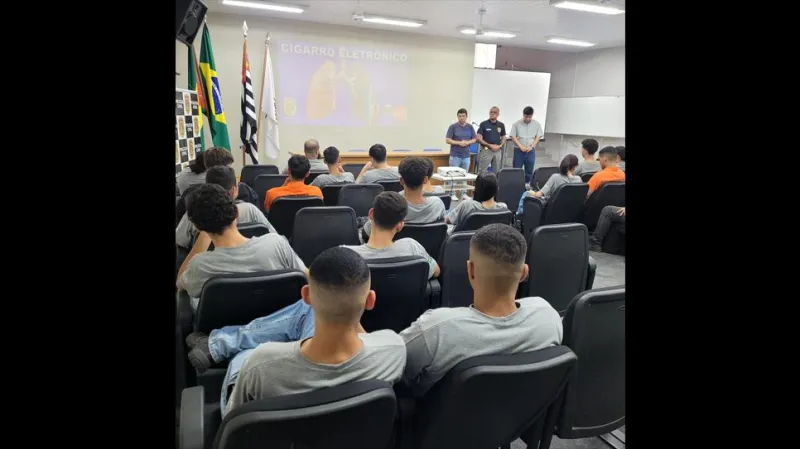 Anvisa proíbe a circulação dos chamados vapes no Brasil.